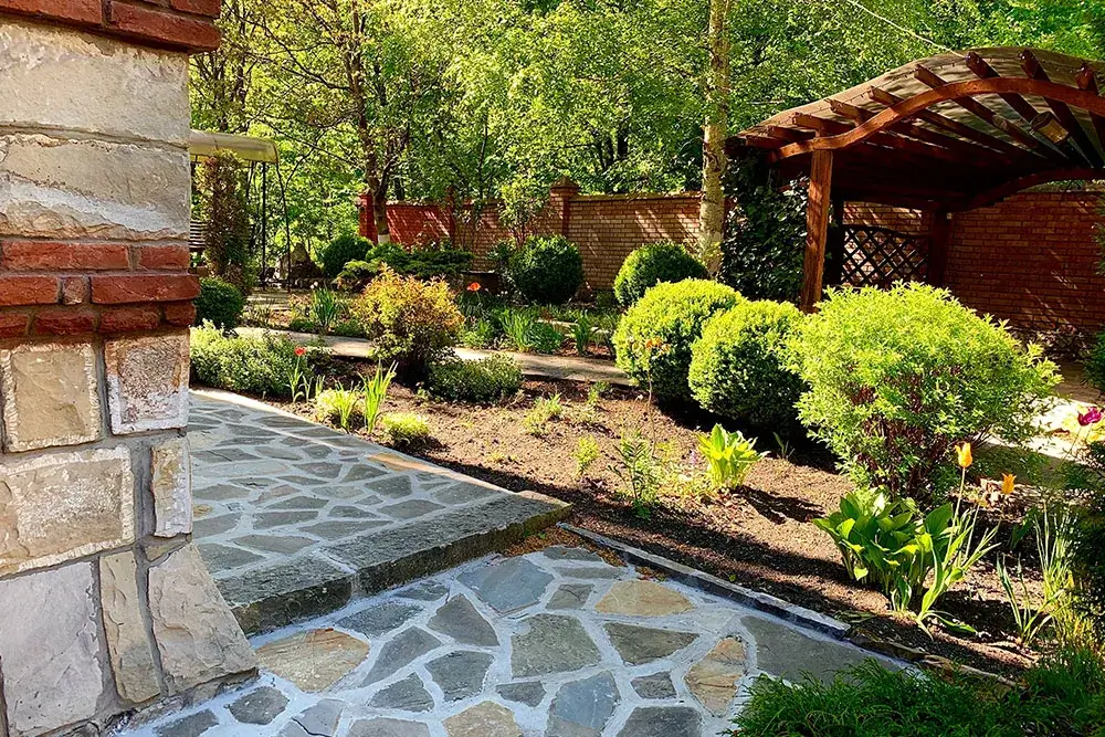 Signs Your Stone Structure Needs Repair